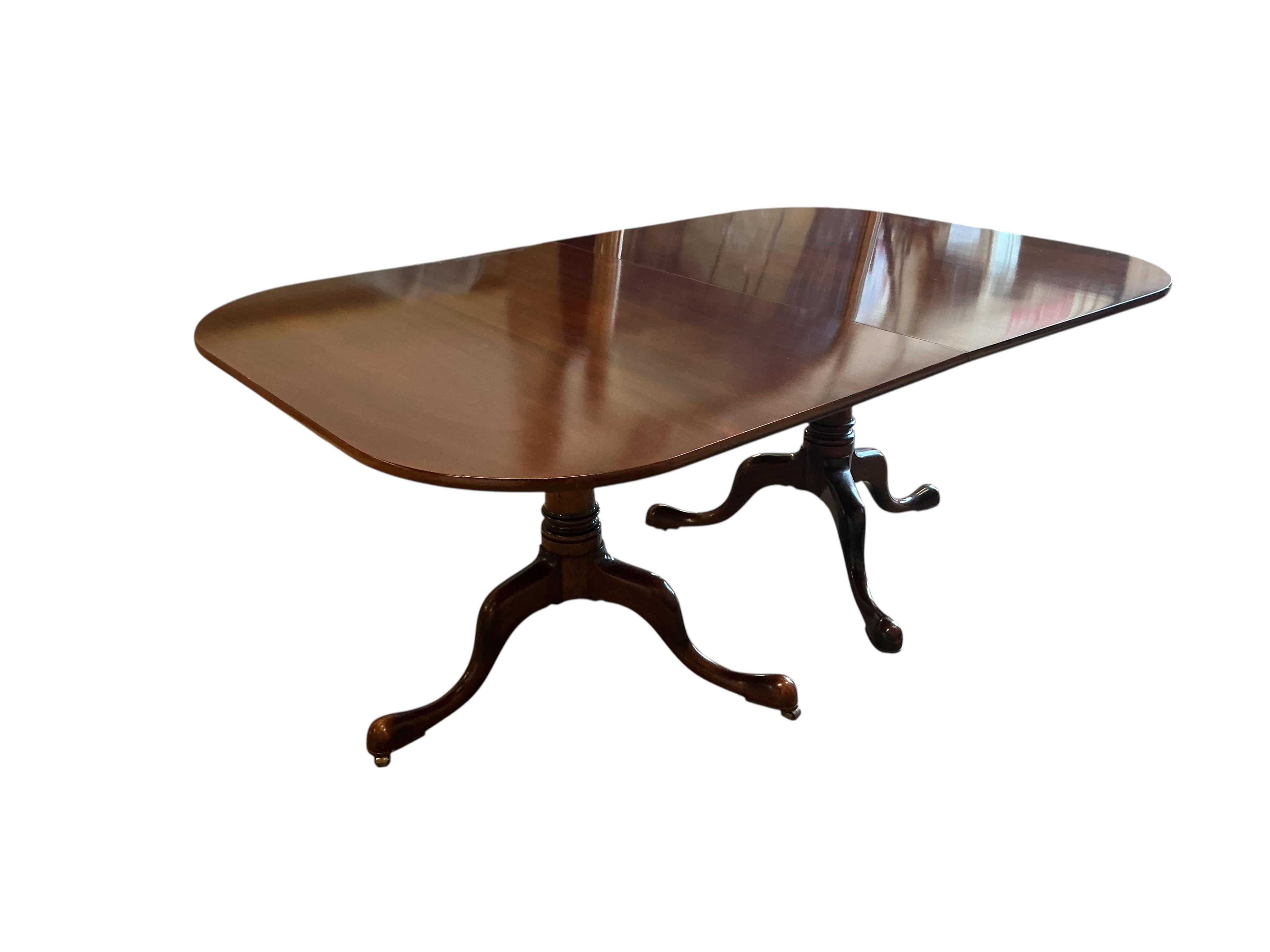 A William Tillman reproduction mahogany twin pillar extending dining table, 225cm extended, one spare leaf, depth 115cm, height 74cm
